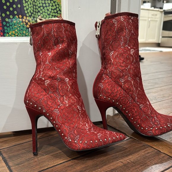 ‼️SOLD‼️ CAPE ROBBINS WINE LACE BOOTIES - Picture 6 of 8